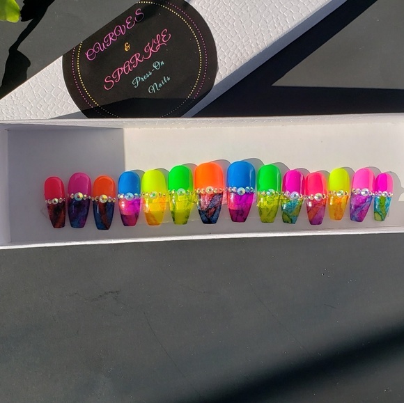 Candy Girl | Colored Reusable Press-on Nails - Picture 4 of 4